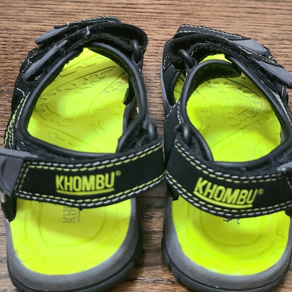 Khombu kids size 13 sandals